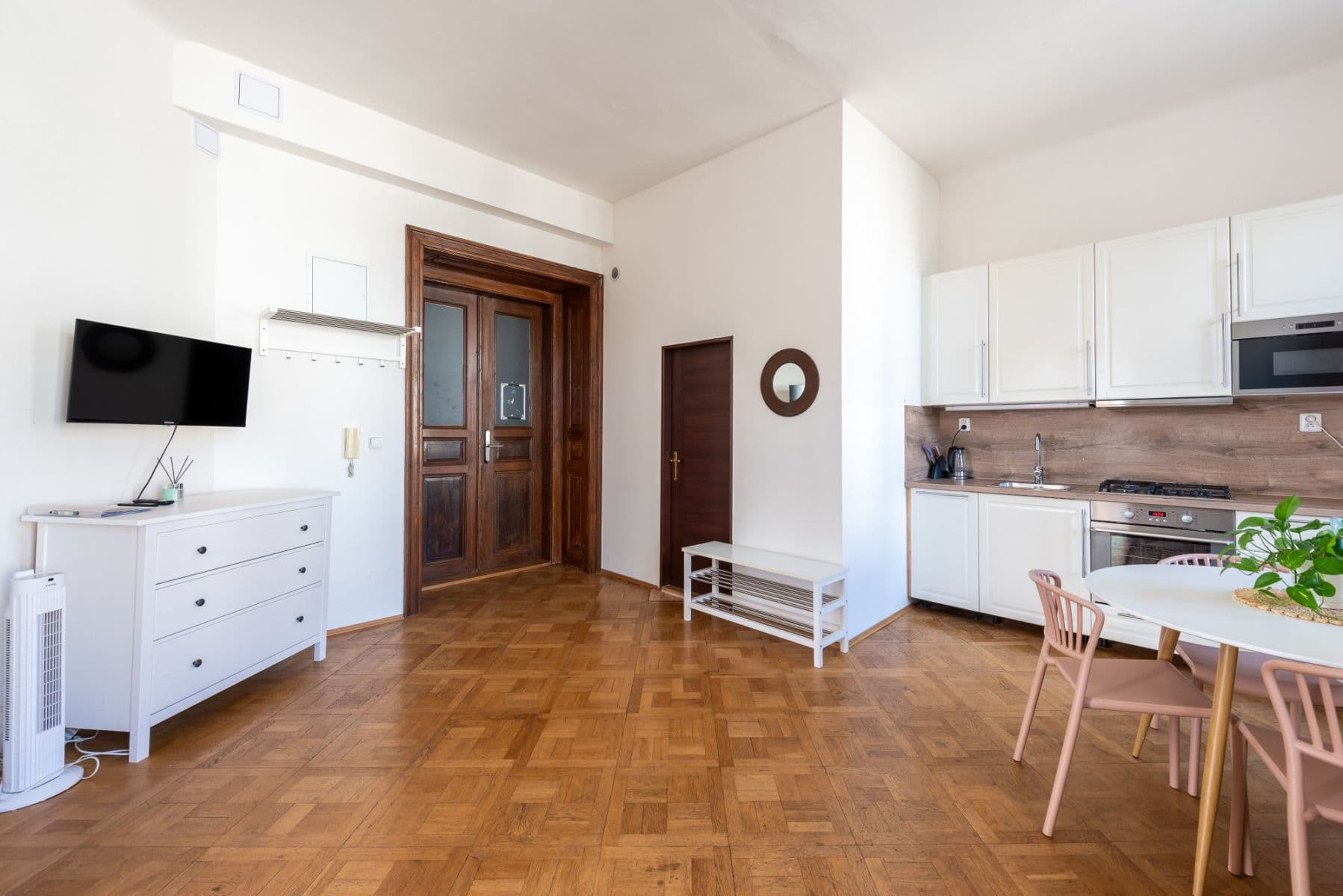 Prenájom bytu 56 m², Těšnov, Praha, Praha Prenájom bytu 56 m², Těšnov, Praha, Praha