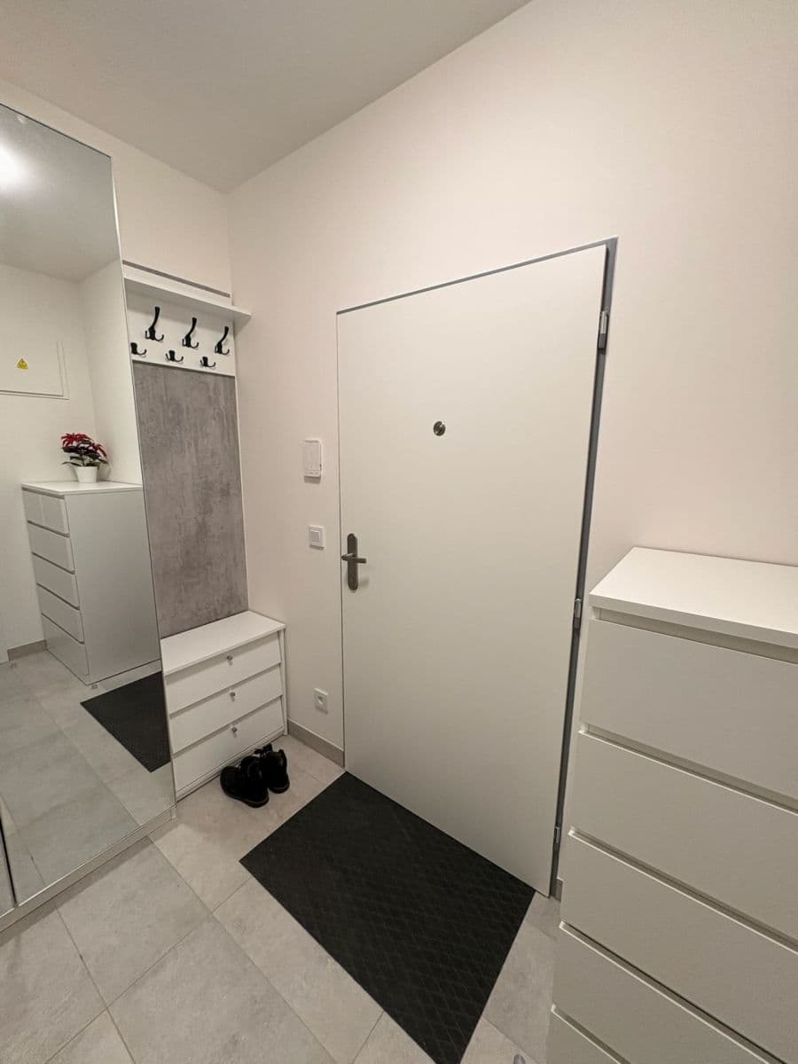 Prenájom bytu 2-izbový 47 m², Fabiánové, Praha, Praha Prenájom bytu 2-izbový 47 m², Fabiánové, Praha, Praha