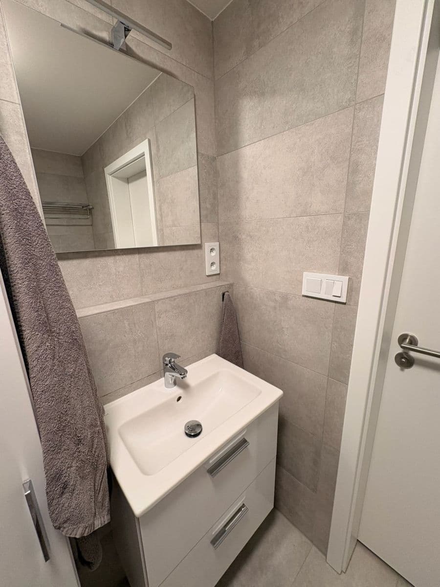 Prenájom bytu 2-izbový 47 m², Fabiánové, Praha, Praha Prenájom bytu 2-izbový 47 m², Fabiánové, Praha, Praha