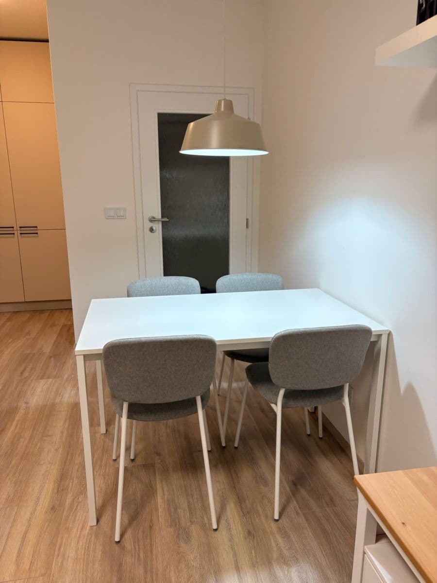 Prenájom bytu 2-izbový 47 m², Fabiánové, Praha, Praha Prenájom bytu 2-izbový 47 m², Fabiánové, Praha, Praha