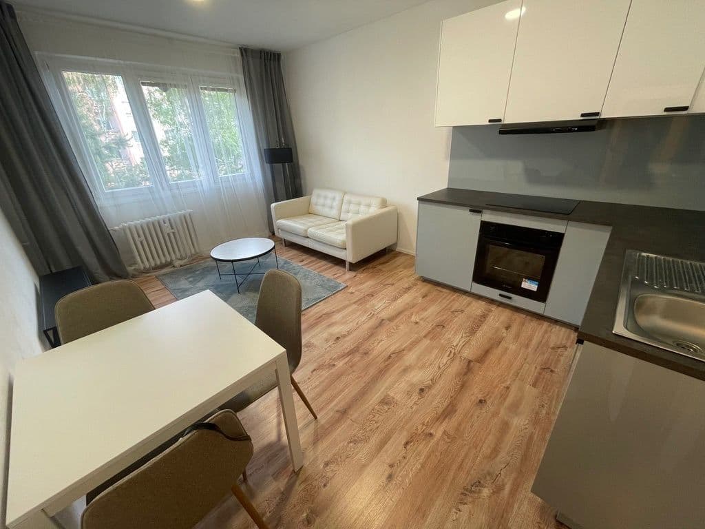 Prenájom bytu 2-izbový 82 m², Železná, Ústí nad Labem, Ústecký kraj Prenájom bytu 2-izbový 82 m², Železná, Ústí nad Labem, Ústecký kraj