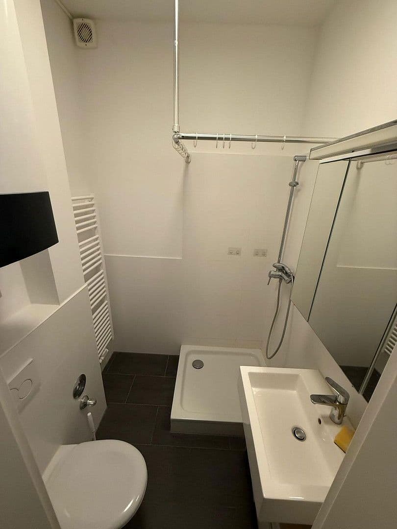 Prenájom bytu 2-izbový 42 m², Rauenthaler Str. 22, Wiesbaden, Hesensko Prenájom bytu 2-izbový 42 m², Rauenthaler Str. 22, Wiesbaden, Hesensko