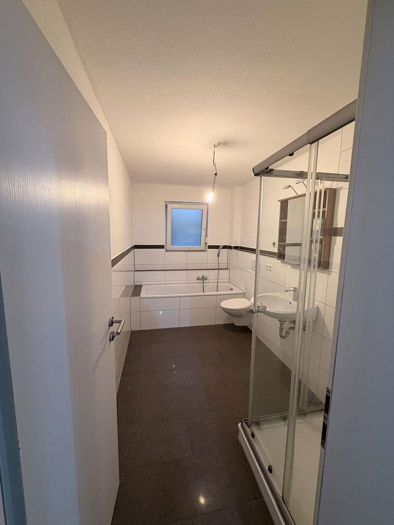 Prenájom bytu 4-izbový 95 m², Bad Rappenau, Bádensko-Wurttembersko Prenájom bytu 4-izbový 95 m², Bad Rappenau, Bádensko-Wurttembersko