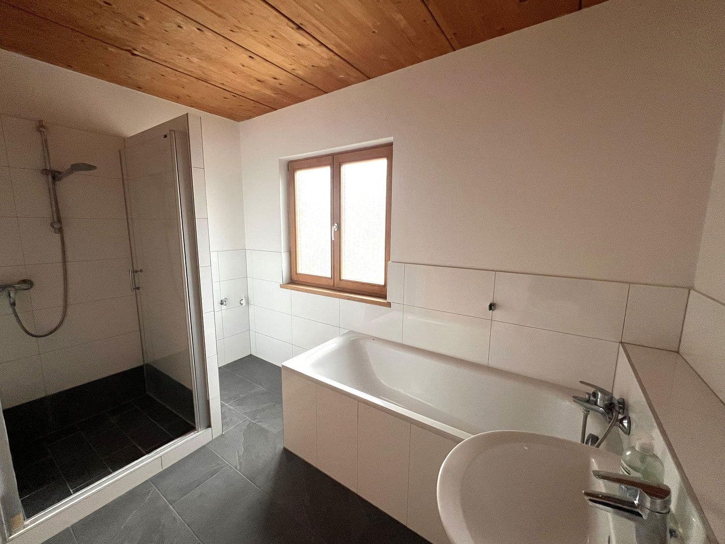 Predaj kancelárie 35 m², Irschenberg, Bavorsko Predaj kancelárie 35 m², Irschenberg, Bavorsko