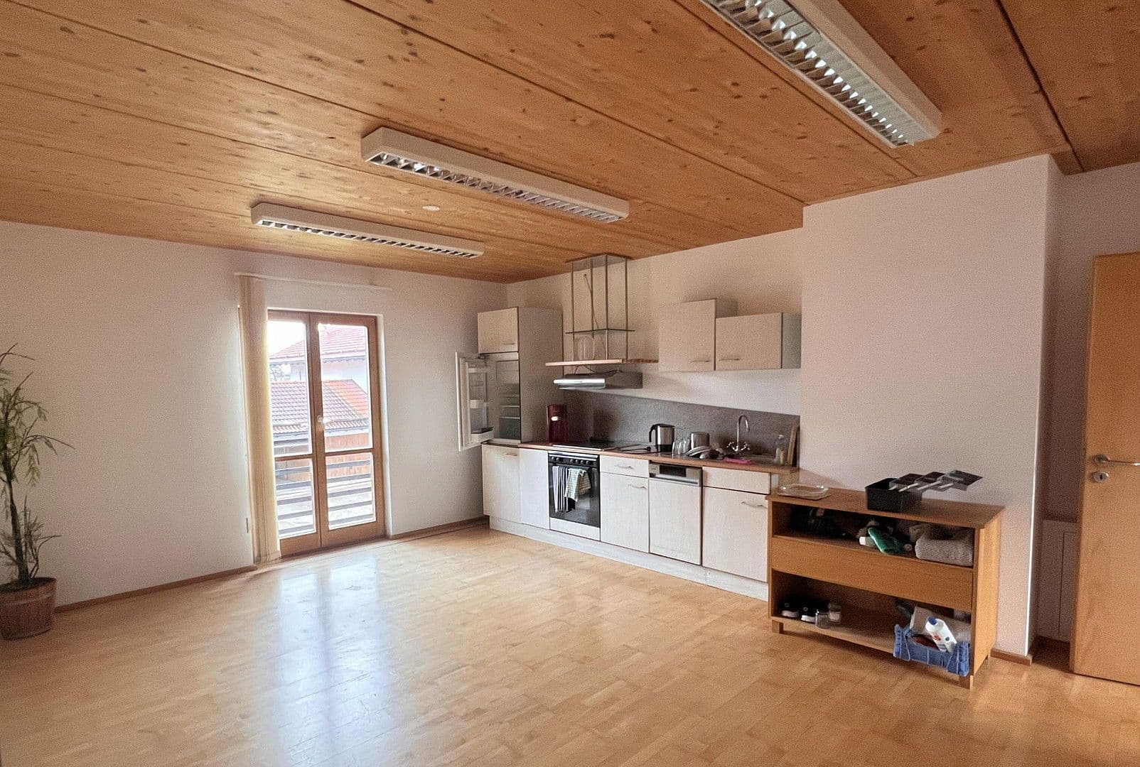 Predaj kancelárie 60 m², Irschenberg, Bavorsko Predaj kancelárie 60 m², Irschenberg, Bavorsko