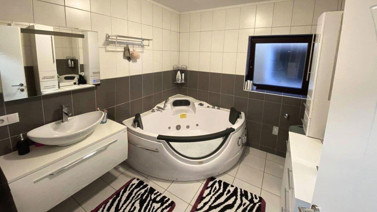 Predaj domu 240 m², pozemek 990 m², Schwarzach Im Pongau, Salzbursko Predaj domu 240 m², pozemek 990 m², Schwarzach Im Pongau, Salzbursko