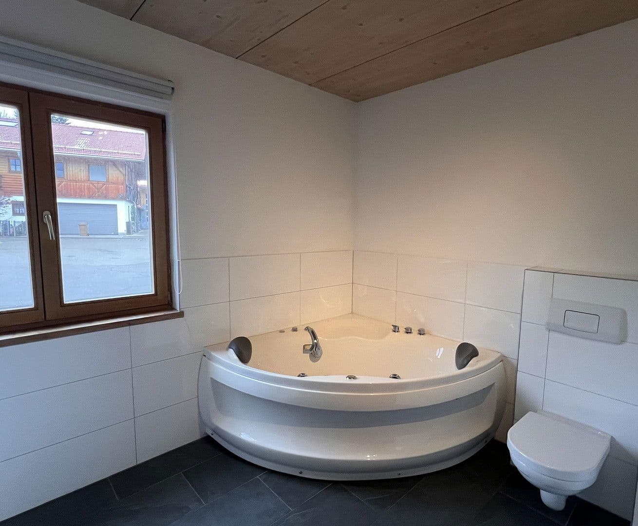 Predaj bytu 2-izbový 101 m², Buchbichl 38, Irschenberg, Bavorsko Predaj bytu 2-izbový 101 m², Buchbichl 38, Irschenberg, Bavorsko