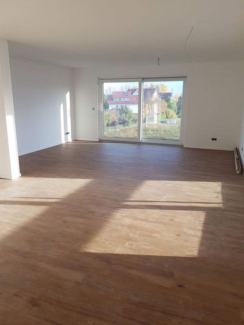 Prenájom bytu 3-izbový 92 m², Crailsheim, Bádensko-Wurttembersko Prenájom bytu 3-izbový 92 m², Crailsheim, Bádensko-Wurttembersko