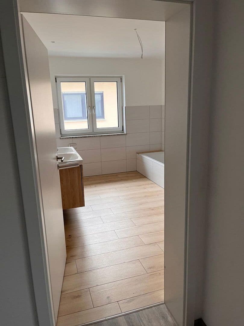 Prenájom bytu 3-izbový 99 m², Tulpenstr. 18a, Wackersdorf, Bavorsko Prenájom bytu 3-izbový 99 m², Tulpenstr. 18a, Wackersdorf, Bavorsko