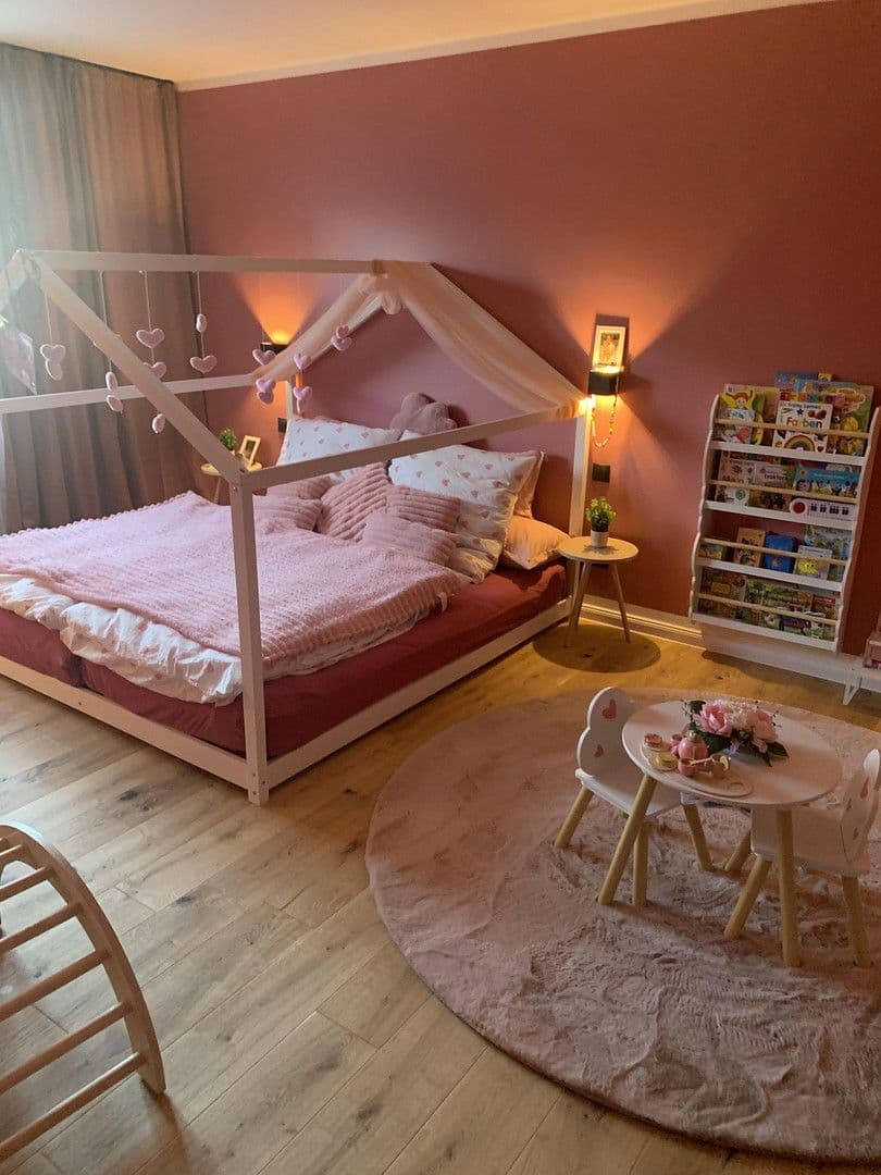 Predaj bytu 3-izbový 87 m², Berlin, Berlín Predaj bytu 3-izbový 87 m², Berlin, Berlín