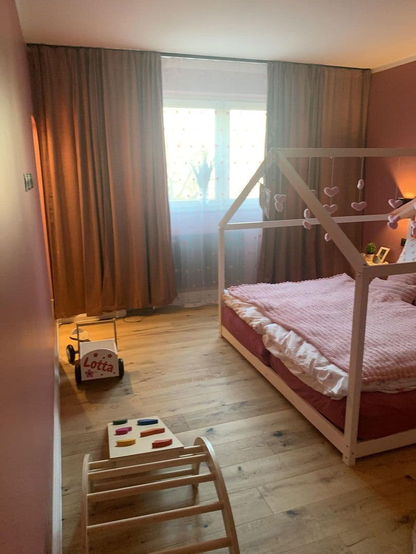 Predaj bytu 3-izbový 87 m², Berlin, Berlín Predaj bytu 3-izbový 87 m², Berlin, Berlín