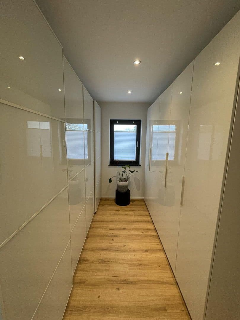 Prenájom bytu 4-izbový 142 m², Bad Vilbel, Hesensko Prenájom bytu 4-izbový 142 m², Bad Vilbel, Hesensko