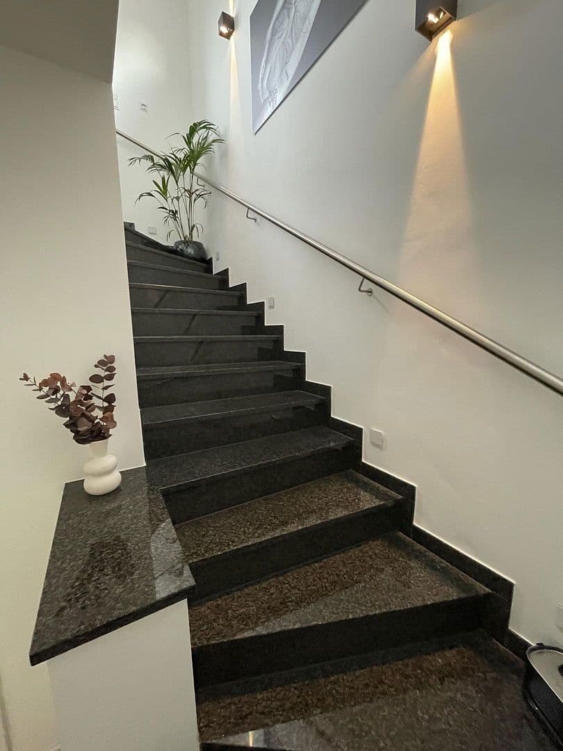 Prenájom bytu 4-izbový 142 m², Bad Vilbel, Hesensko Prenájom bytu 4-izbový 142 m², Bad Vilbel, Hesensko