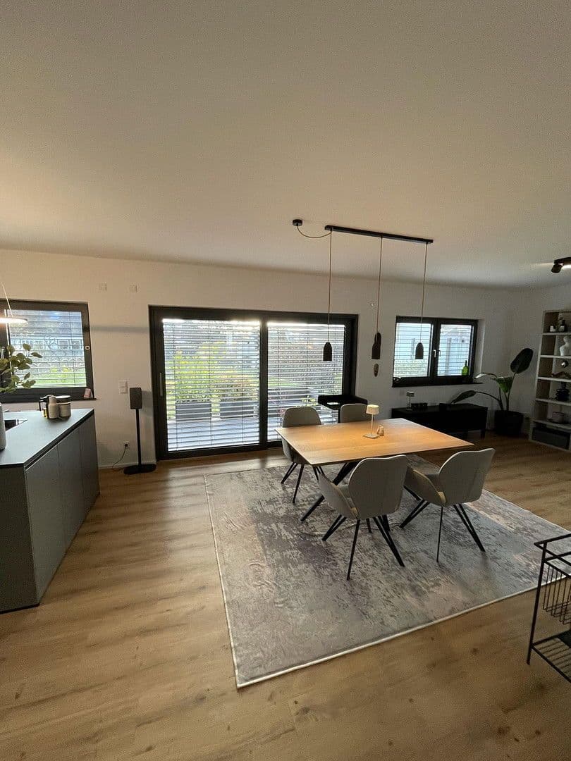 Prenájom bytu 4-izbový 142 m², Bad Vilbel, Hesensko Prenájom bytu 4-izbový 142 m², Bad Vilbel, Hesensko