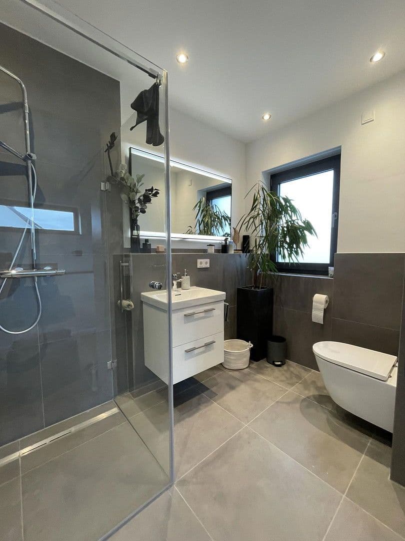 Prenájom bytu 4-izbový 142 m², Bad Vilbel, Hesensko Prenájom bytu 4-izbový 142 m², Bad Vilbel, Hesensko