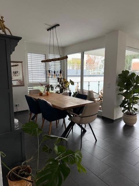 Prenájom bytu 4-izbový 135 m², Weinheim, Bádensko-Wurttembersko Prenájom bytu 4-izbový 135 m², Weinheim, Bádensko-Wurttembersko