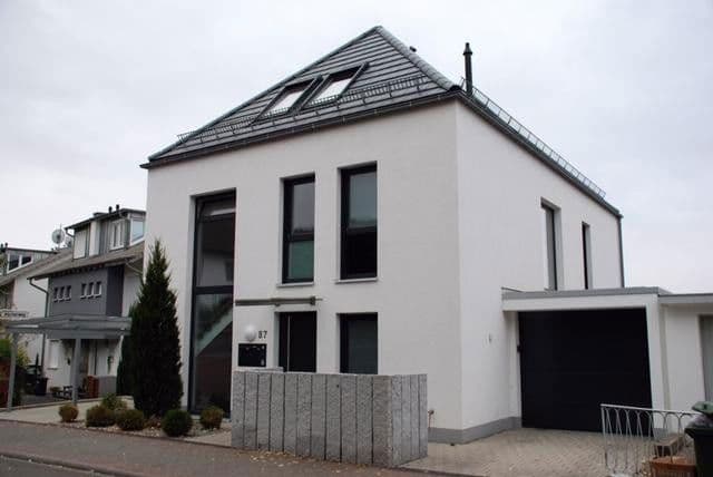 Prenájom bytu 4-izbový 135 m², Weinheim, Bádensko-Wurttembersko Prenájom bytu 4-izbový 135 m², Weinheim, Bádensko-Wurttembersko