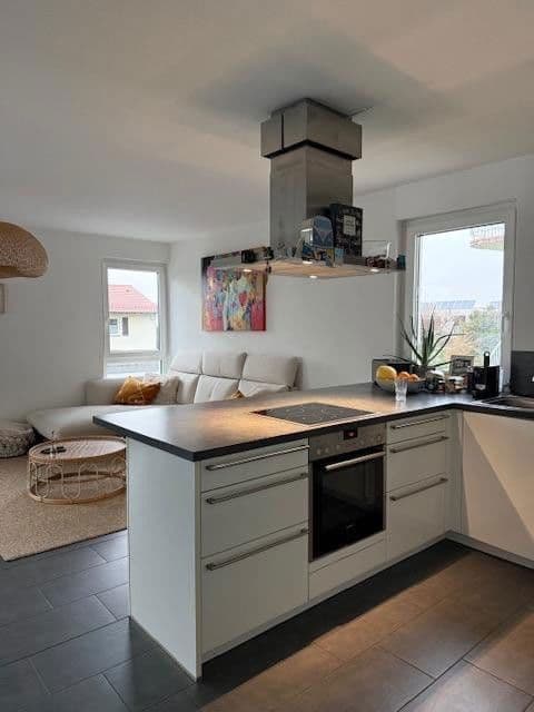 Prenájom bytu 4-izbový 135 m², Weinheim, Bádensko-Wurttembersko Prenájom bytu 4-izbový 135 m², Weinheim, Bádensko-Wurttembersko