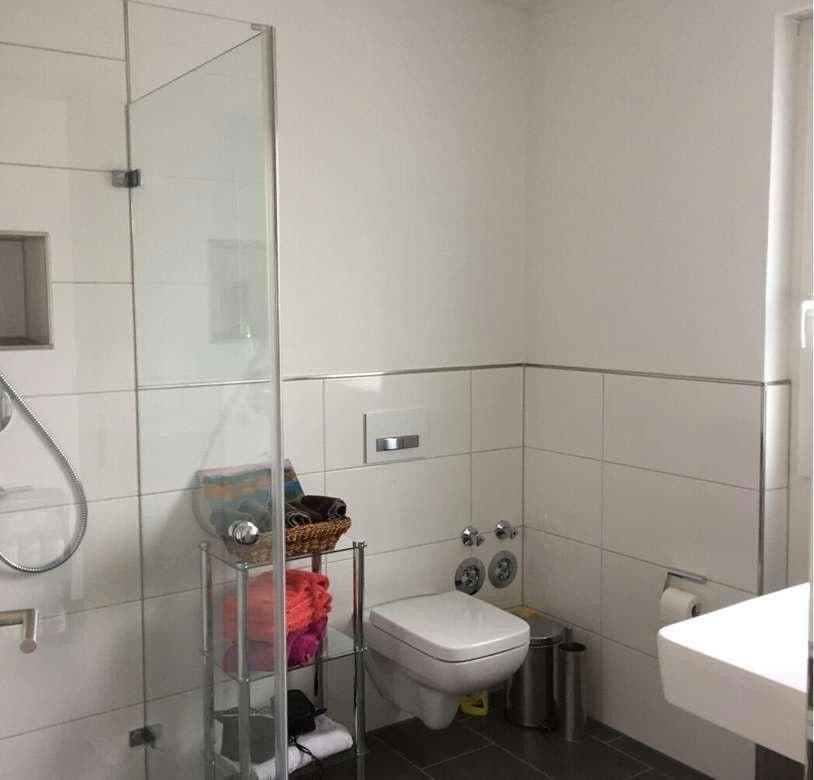 Prenájom bytu 4-izbový 135 m², Weinheim, Bádensko-Wurttembersko Prenájom bytu 4-izbový 135 m², Weinheim, Bádensko-Wurttembersko