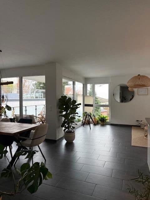 Prenájom bytu 4-izbový 135 m², Weinheim, Bádensko-Wurttembersko Prenájom bytu 4-izbový 135 m², Weinheim, Bádensko-Wurttembersko