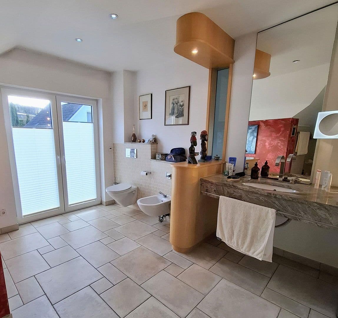 Prenájom bytu 4-izbový 170 m², Wachtberg, Severné Porýnie - Westfálsko Prenájom bytu 4-izbový 170 m², Wachtberg, Severné Porýnie - Westfálsko