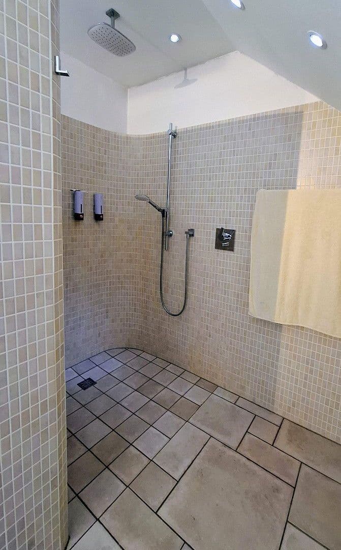 Prenájom bytu 4-izbový 170 m², Wachtberg, Severné Porýnie - Westfálsko Prenájom bytu 4-izbový 170 m², Wachtberg, Severné Porýnie - Westfálsko