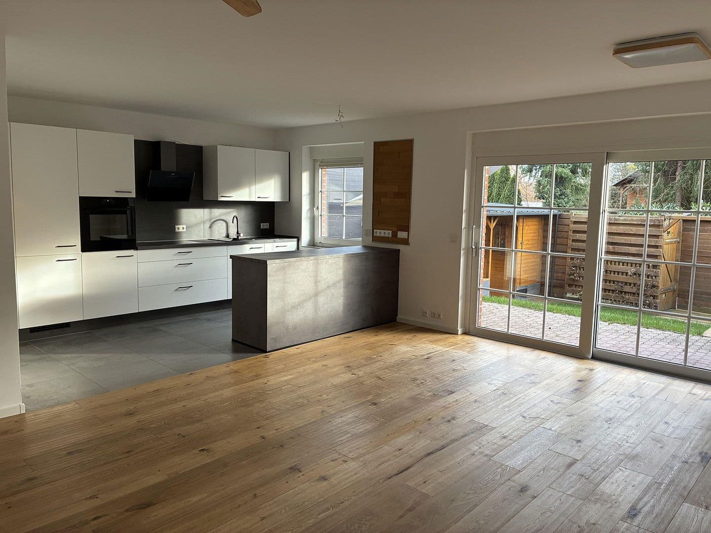 Prenájom bytu 2-izbový 60 m², Wolfsburg, Dolné Sasko Prenájom bytu 2-izbový 60 m², Wolfsburg, Dolné Sasko