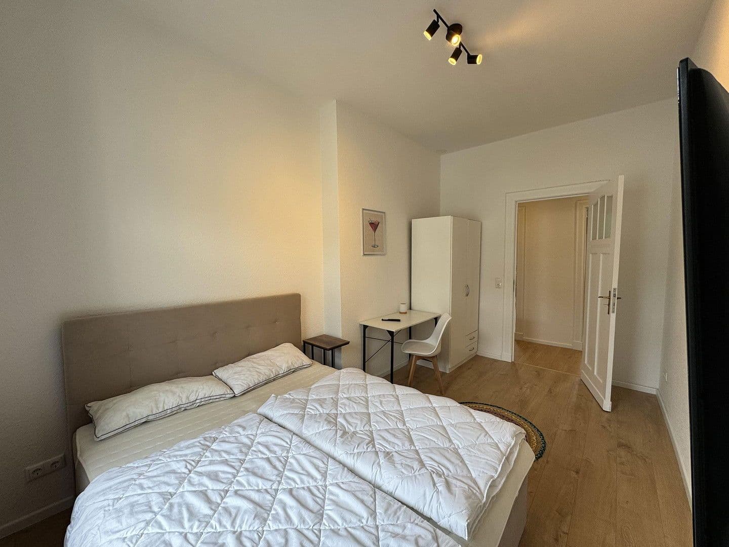 Prenájom bytu 2-izbový 70 m², Berlin, Berlín Prenájom bytu 2-izbový 70 m², Berlin, Berlín