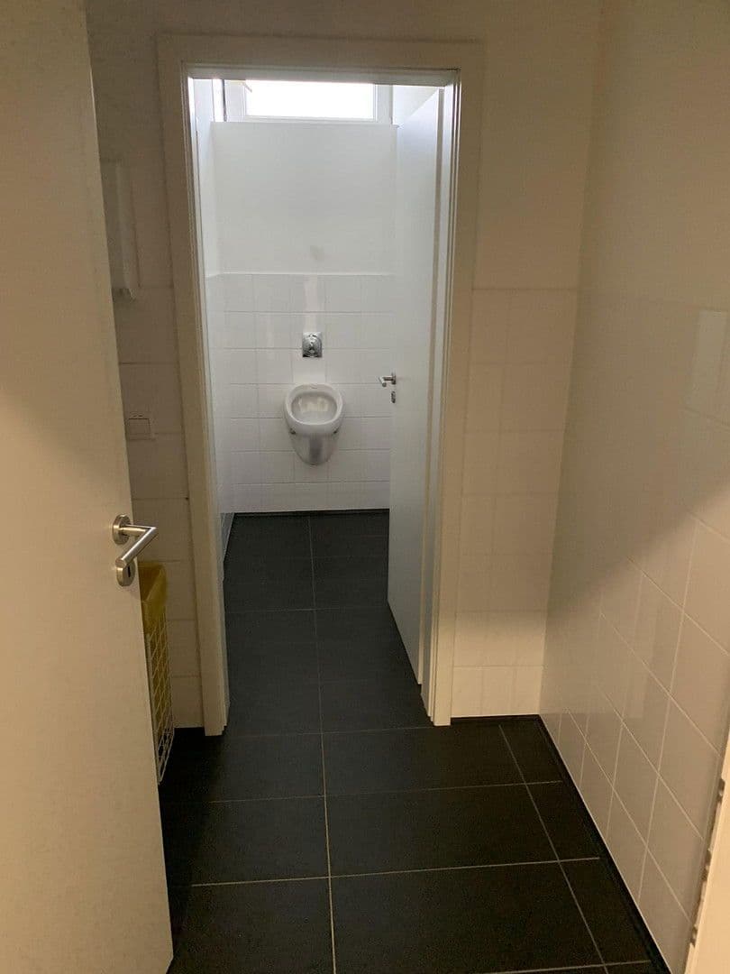 Prenájom kancelárie 297 m², Fürther Straße 228, Nürnberg, Bavorsko Prenájom kancelárie 297 m², Fürther Straße 228, Nürnberg, Bavorsko