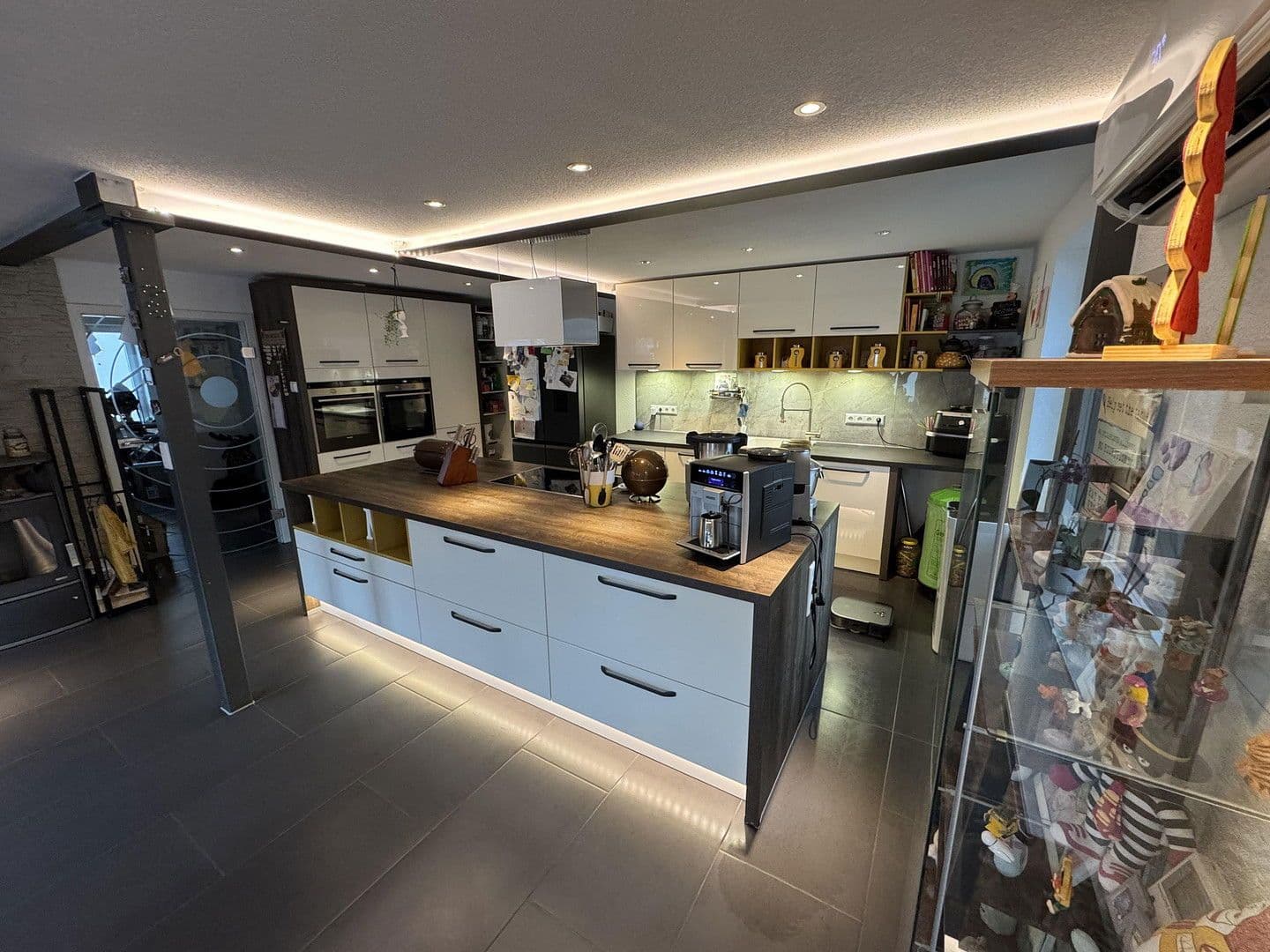 Predaj domu 130 m², pozemek 309 m², Lichtenstein, Bádensko-Wurttembersko Predaj domu 130 m², pozemek 309 m², Lichtenstein, Bádensko-Wurttembersko