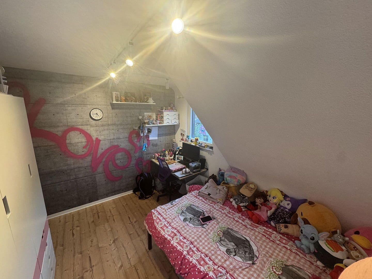 Predaj domu 130 m², pozemek 309 m², Lichtenstein, Bádensko-Wurttembersko Predaj domu 130 m², pozemek 309 m², Lichtenstein, Bádensko-Wurttembersko