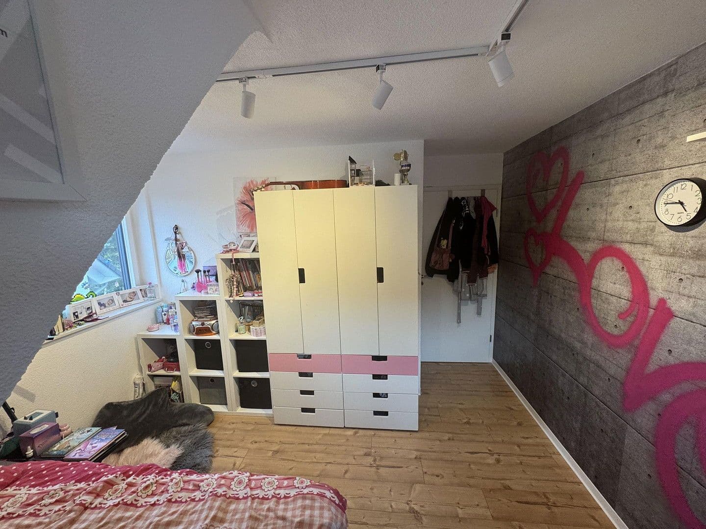 Predaj domu 130 m², pozemek 309 m², Lichtenstein, Bádensko-Wurttembersko Predaj domu 130 m², pozemek 309 m², Lichtenstein, Bádensko-Wurttembersko