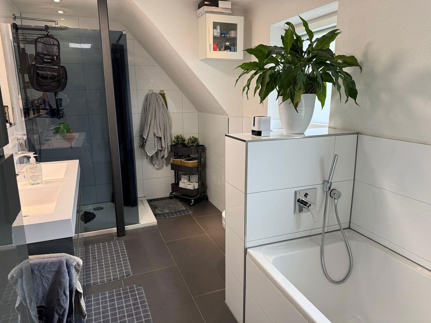 Predaj domu 130 m², pozemek 309 m², Lichtenstein, Bádensko-Wurttembersko Predaj domu 130 m², pozemek 309 m², Lichtenstein, Bádensko-Wurttembersko