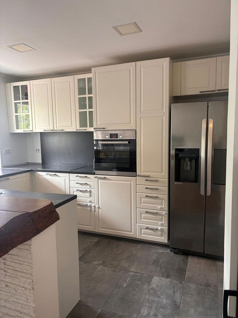 Prenájom bytu 3-izbový 75 m², München, Bavorsko Prenájom bytu 3-izbový 75 m², München, Bavorsko