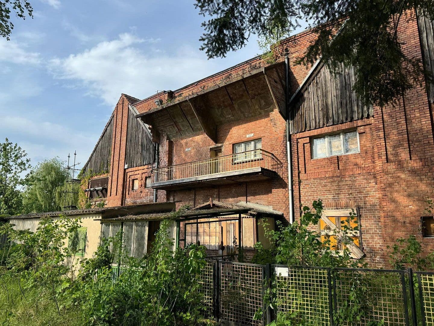 Predaj domu 800 m², pozemek 1.500 m², Neuhardenberg, Brandenbursko Predaj domu 800 m², pozemek 1.500 m², Neuhardenberg, Brandenbursko