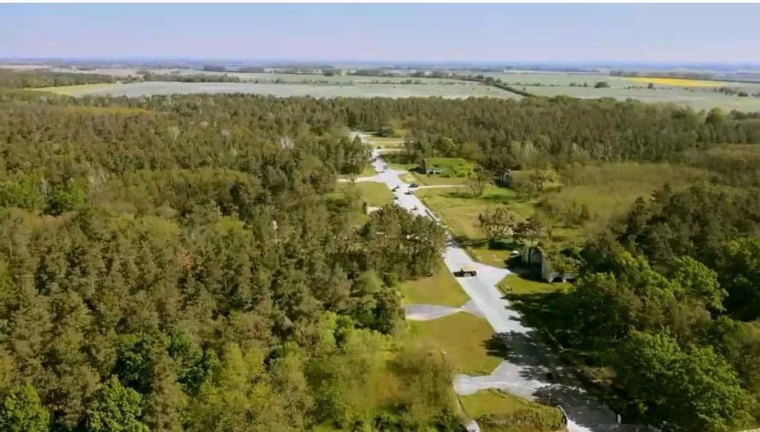 Predaj domu 620 m², pozemek 7.500 m², Lindenstraße 15, Neuhardenberg, Brandenbursko Predaj domu 620 m², pozemek 7.500 m², Lindenstraße 15, Neuhardenberg, Brandenbursko