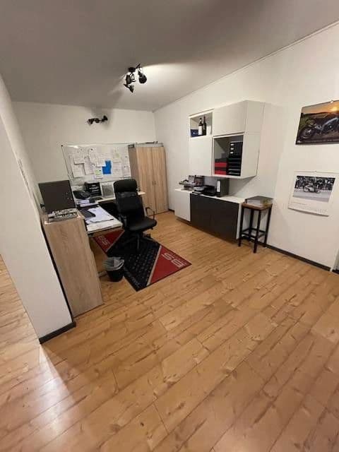 Prenájom nebytového priestoru 1.500 m², Braunschweiger Heerstr. 57, Celle, Dolné Sasko Prenájom nebytového priestoru 1.500 m², Braunschweiger Heerstr. 57, Celle, Dolné Sasko