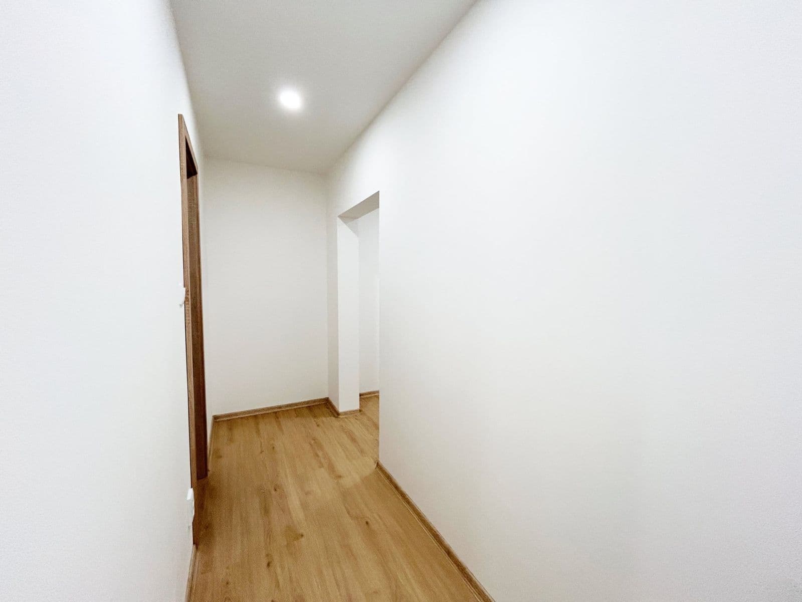 Prenájom bytu 4-izbový 84 m², Strašnická, Praha, Praha Prenájom bytu 4-izbový 84 m², Strašnická, Praha, Praha