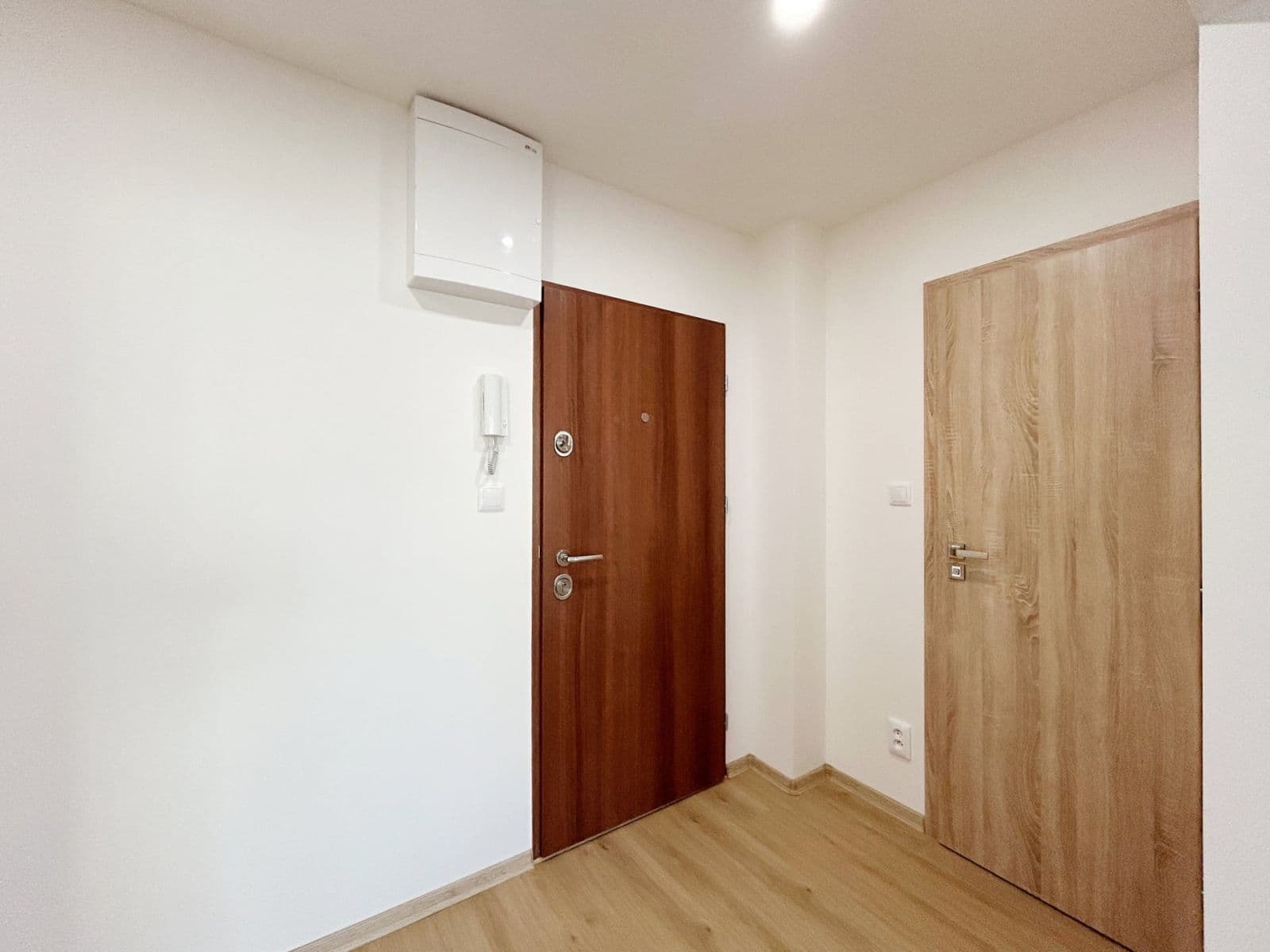 Prenájom bytu 4-izbový 84 m², Strašnická, Praha, Praha Prenájom bytu 4-izbový 84 m², Strašnická, Praha, Praha