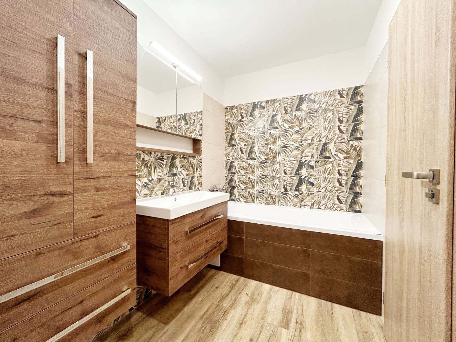 Prenájom bytu 4-izbový 84 m², Strašnická, Praha, Praha Prenájom bytu 4-izbový 84 m², Strašnická, Praha, Praha