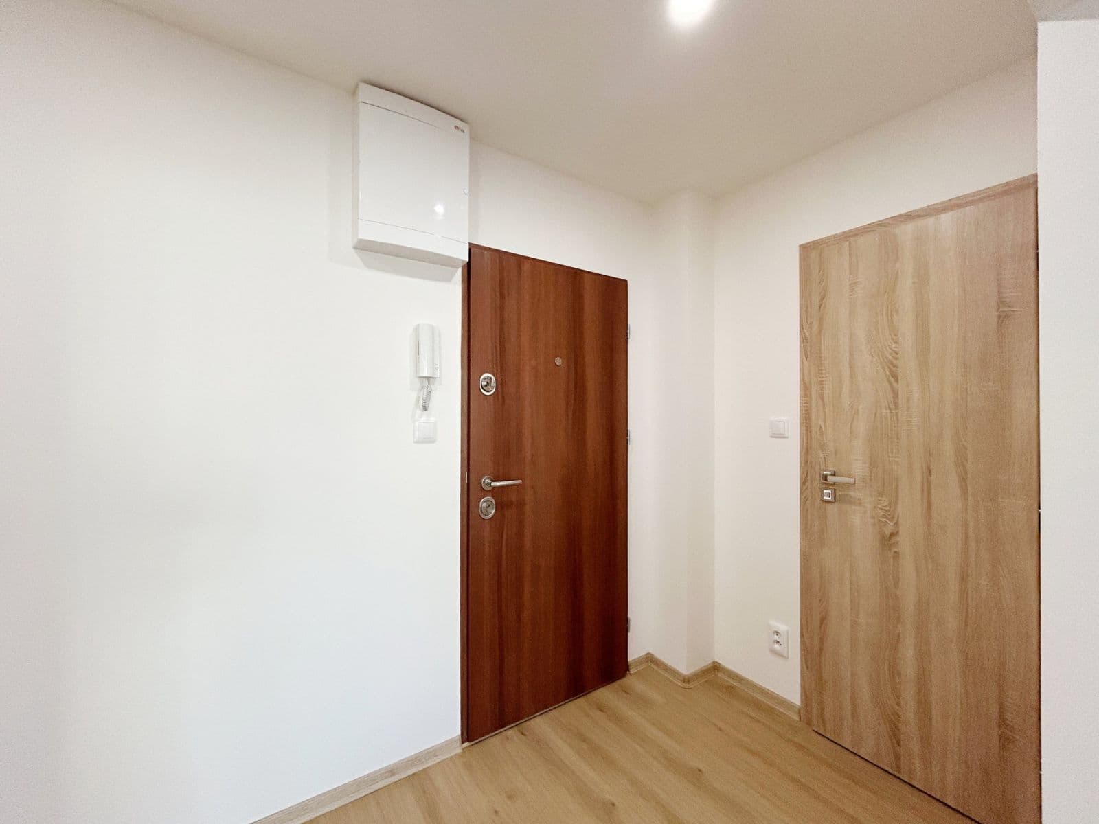 Prenájom bytu 4-izbový 84 m², Strašnická, Praha, Praha Prenájom bytu 4-izbový 84 m², Strašnická, Praha, Praha