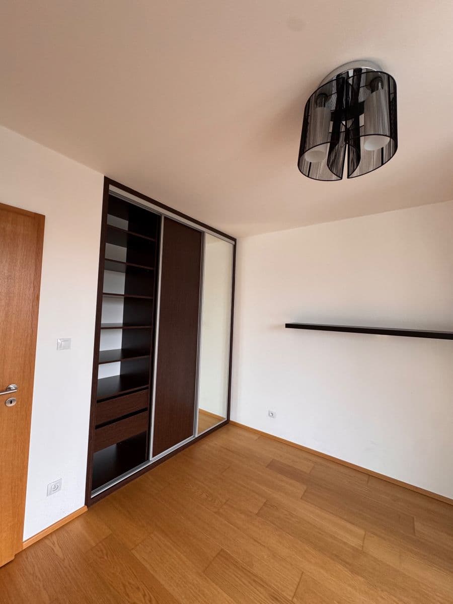 Prenájom bytu 3-izbový 83 m², Nademlejnská, Praha, Praha Prenájom bytu 3-izbový 83 m², Nademlejnská, Praha, Praha