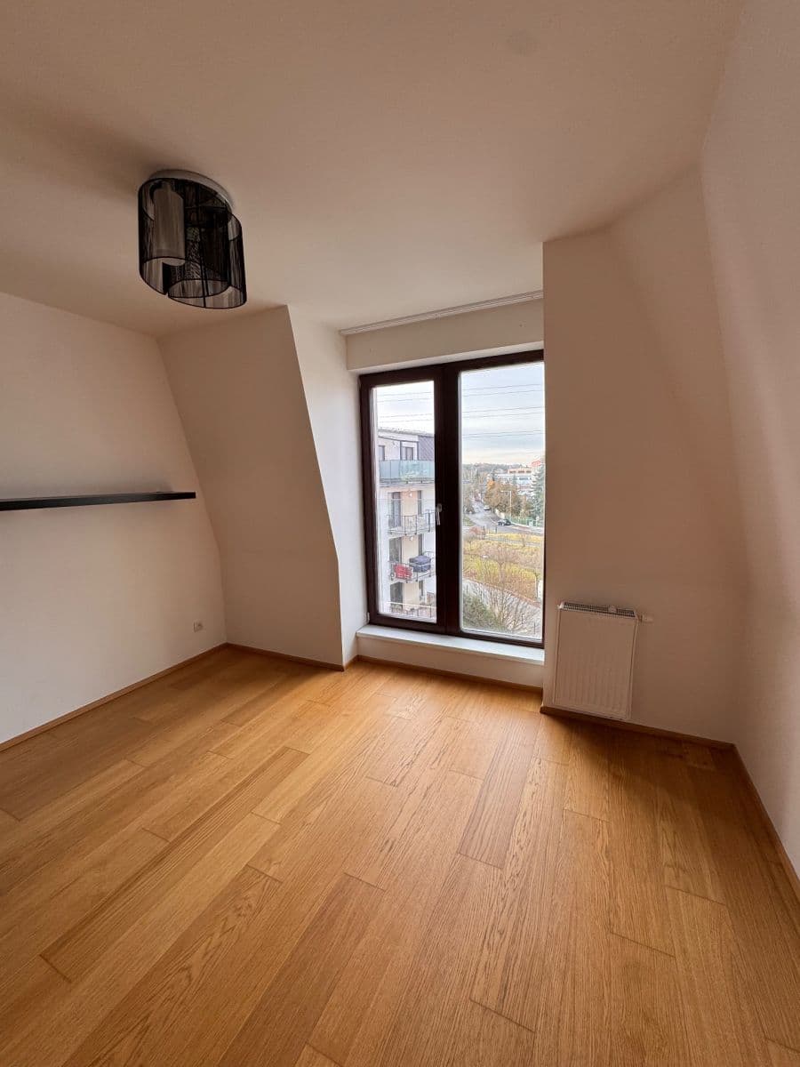 Prenájom bytu 3-izbový 83 m², Nademlejnská, Praha, Praha Prenájom bytu 3-izbový 83 m², Nademlejnská, Praha, Praha