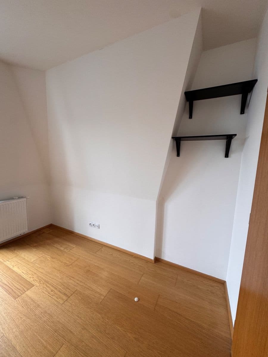 Prenájom bytu 3-izbový 83 m², Nademlejnská, Praha, Praha Prenájom bytu 3-izbový 83 m², Nademlejnská, Praha, Praha
