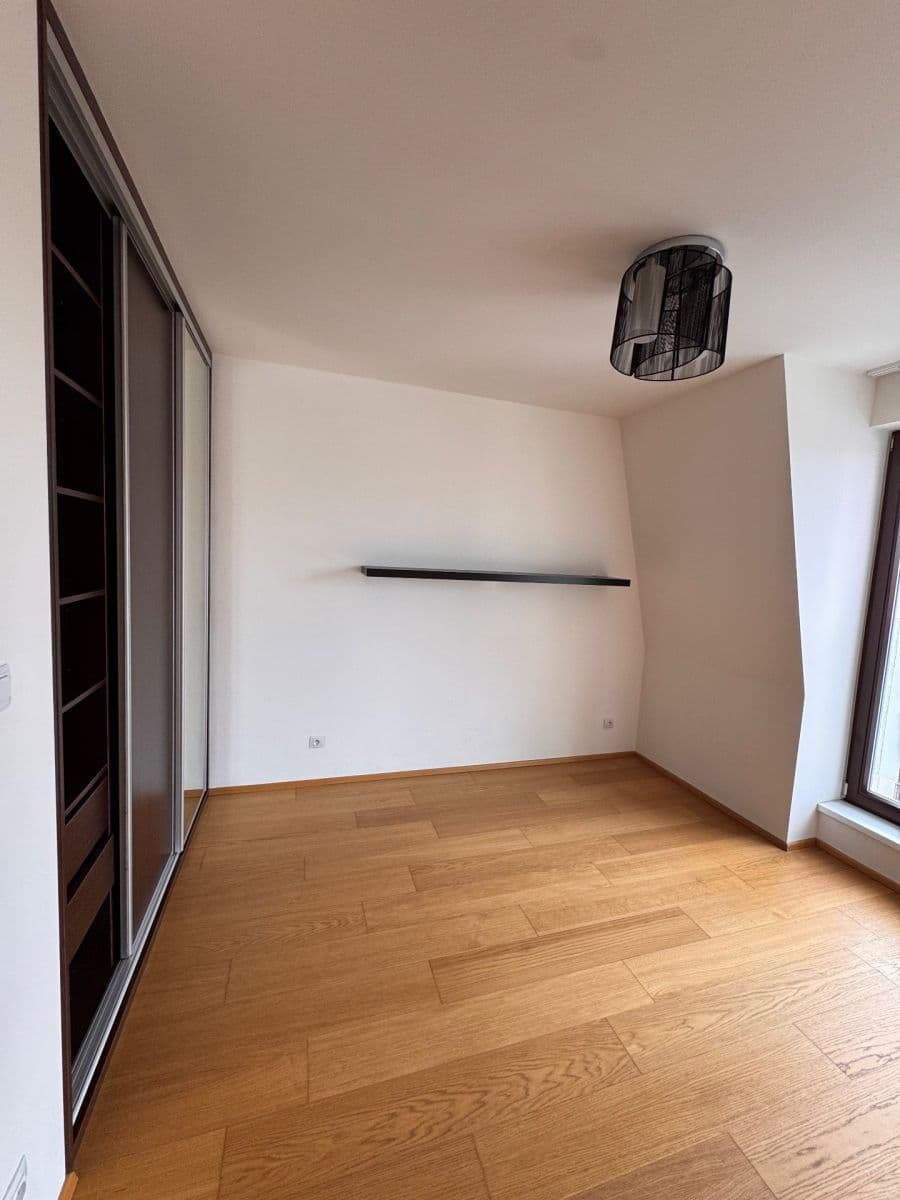Prenájom bytu 3-izbový 83 m², Nademlejnská, Praha, Praha Prenájom bytu 3-izbový 83 m², Nademlejnská, Praha, Praha
