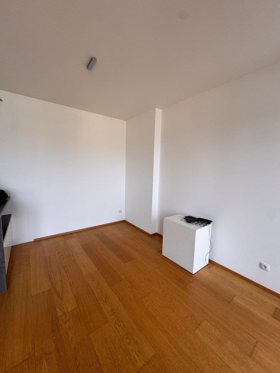 Prenájom bytu 3-izbový 83 m², Nademlejnská, Praha, Praha Prenájom bytu 3-izbový 83 m², Nademlejnská, Praha, Praha