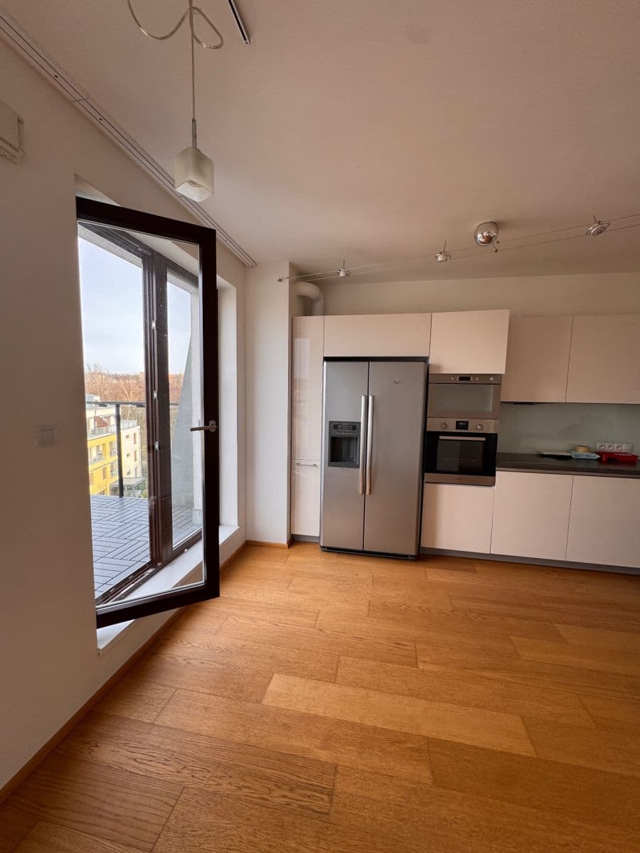 Prenájom bytu 3-izbový 83 m², Nademlejnská, Praha, Praha Prenájom bytu 3-izbový 83 m², Nademlejnská, Praha, Praha