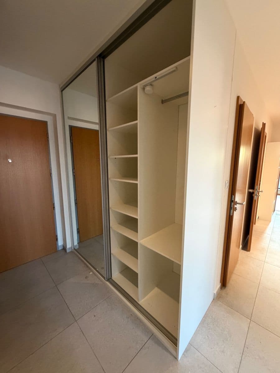 Prenájom bytu 3-izbový 83 m², Nademlejnská, Praha, Praha Prenájom bytu 3-izbový 83 m², Nademlejnská, Praha, Praha