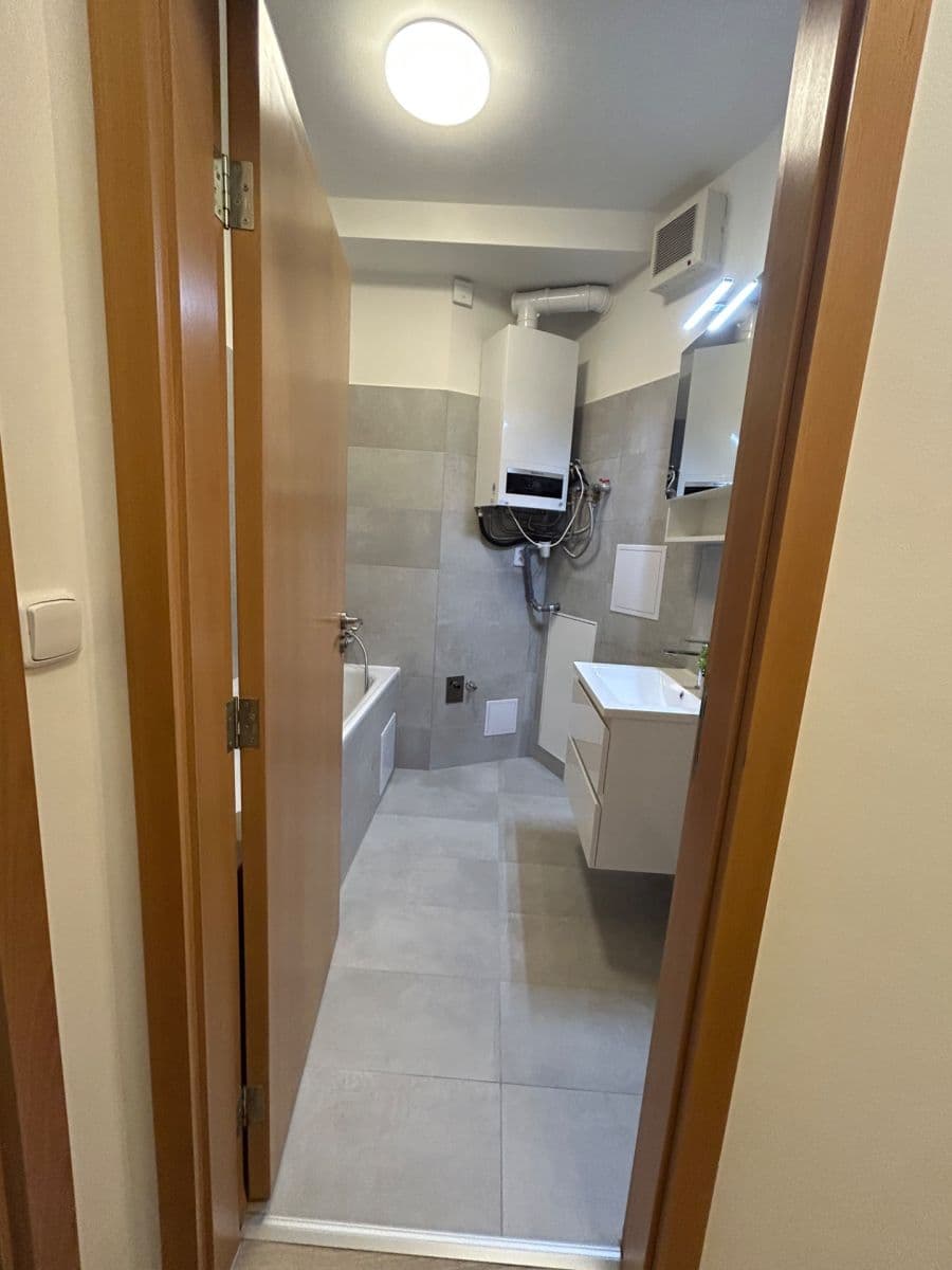 Prenájom bytu 2-izbový 120 m², Högerova, Praha, Praha Prenájom bytu 2-izbový 120 m², Högerova, Praha, Praha