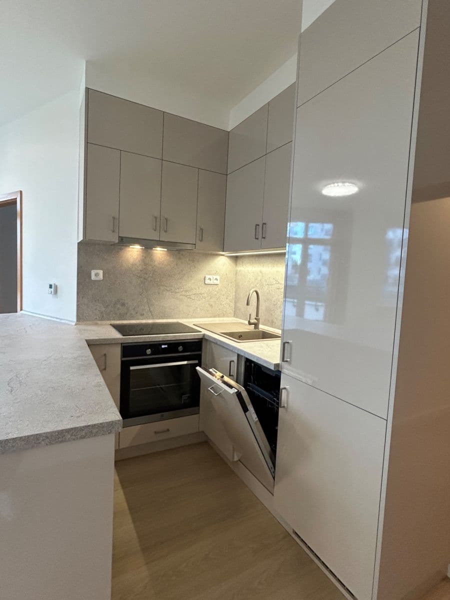 Prenájom bytu 2-izbový 120 m², Högerova, Praha, Praha Prenájom bytu 2-izbový 120 m², Högerova, Praha, Praha